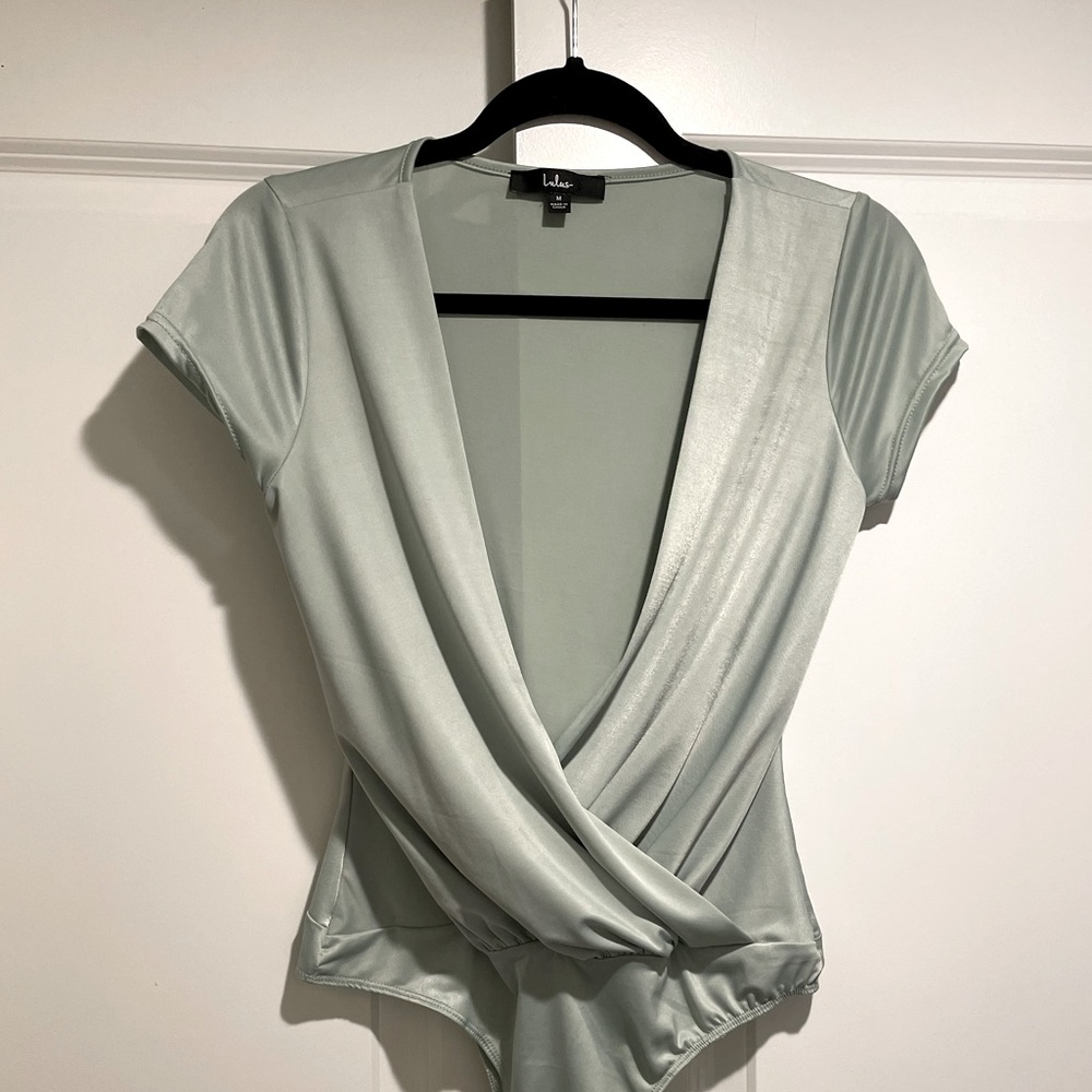 Green silky Lulus top